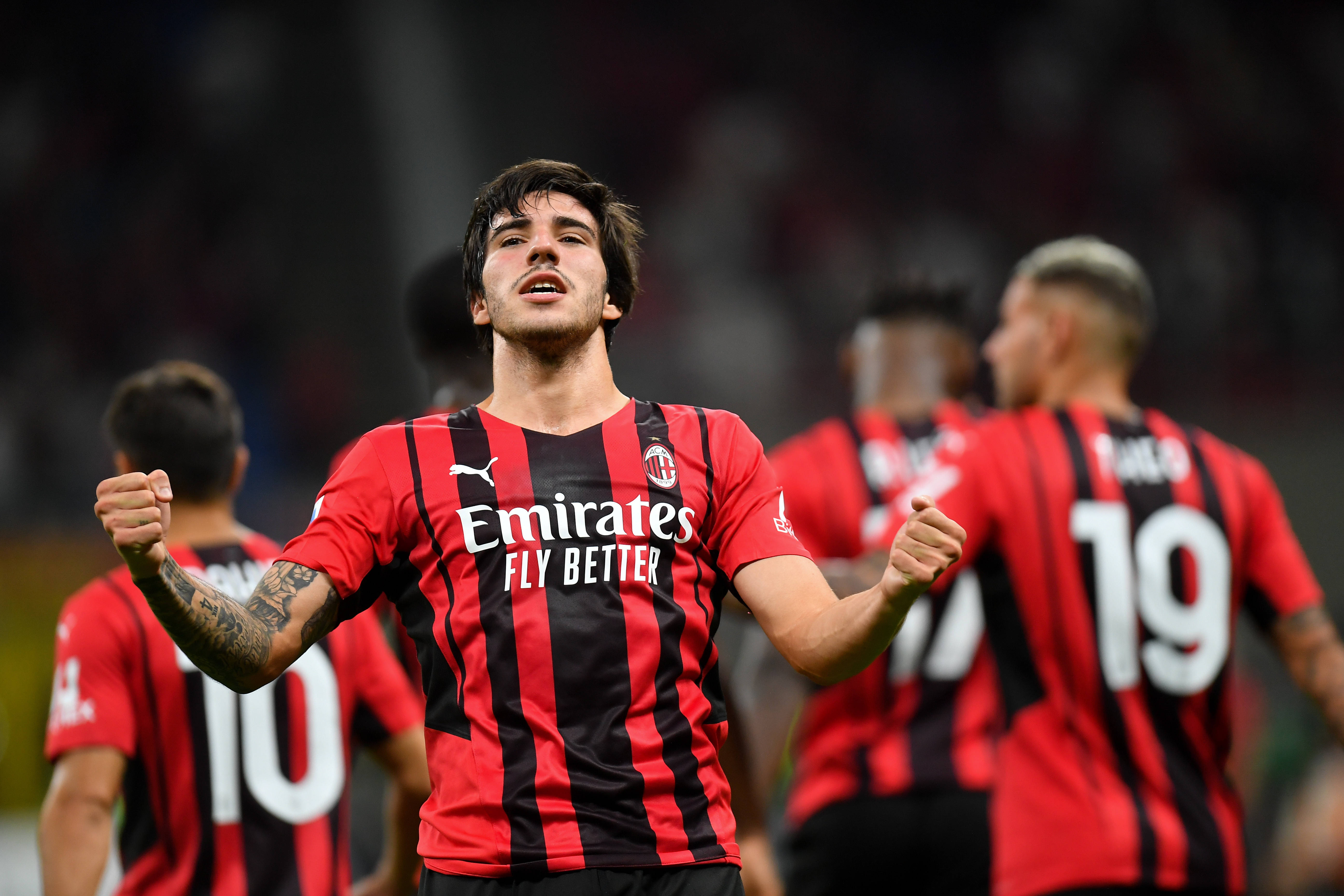 包含米兰德比：AC米兰反击，反超国际米兰的词条