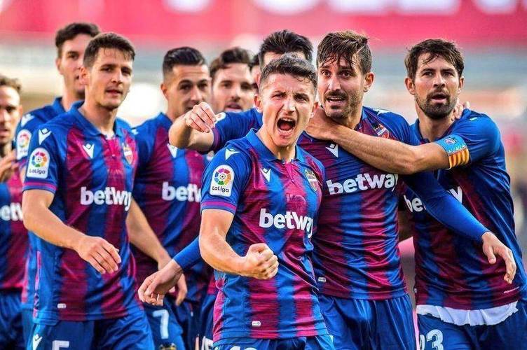 瓦伦西亚在客场力克比利亚雷亚尔，实现主场胜利的简单介绍