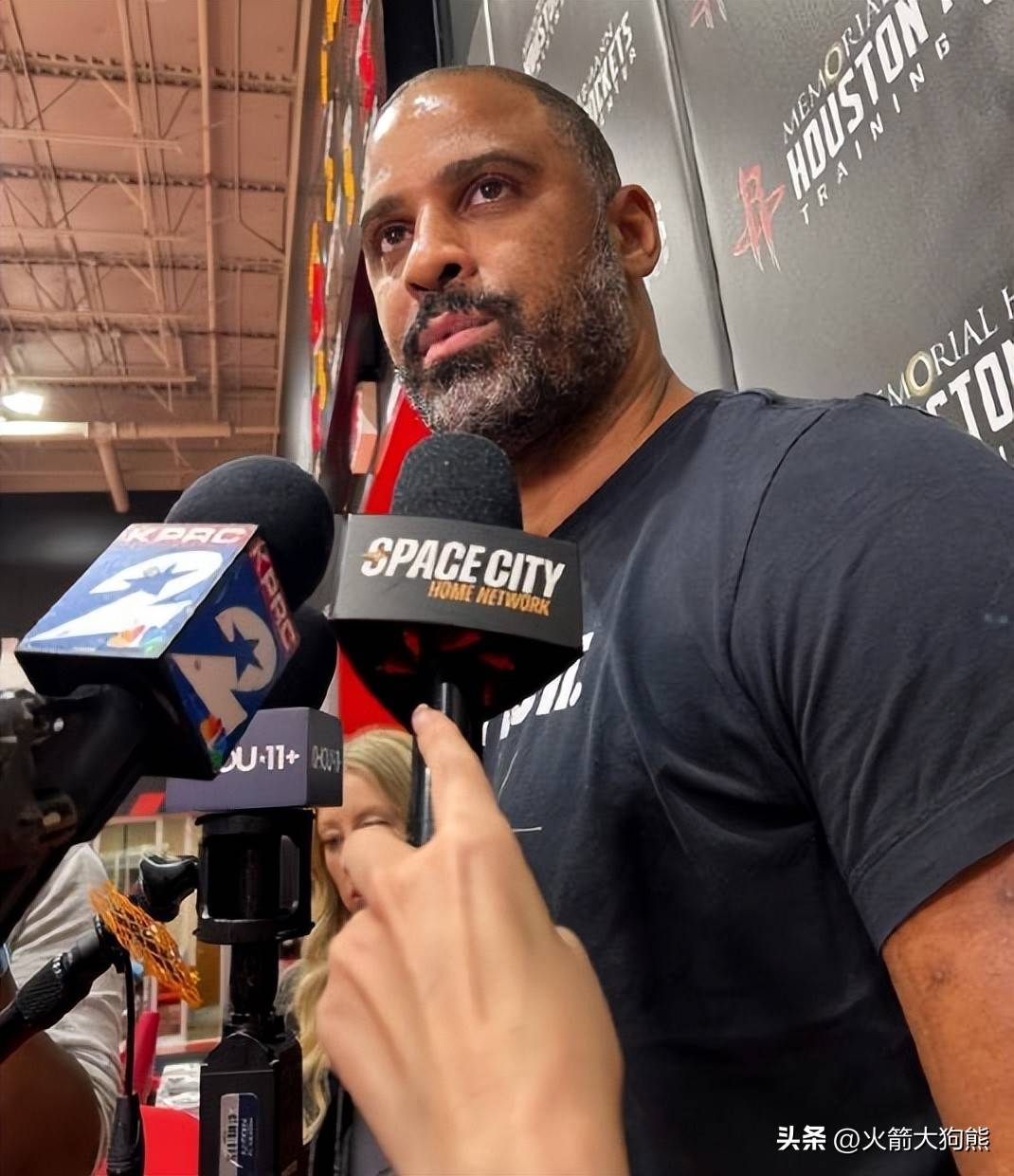 人队主控球员受伤，影响战况